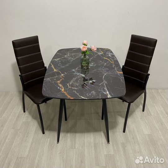 Большой обеденный стол