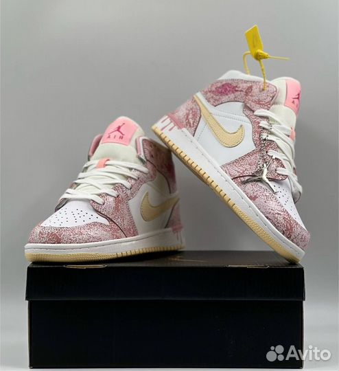 Кроссовки женские Nike Air Jordan 1