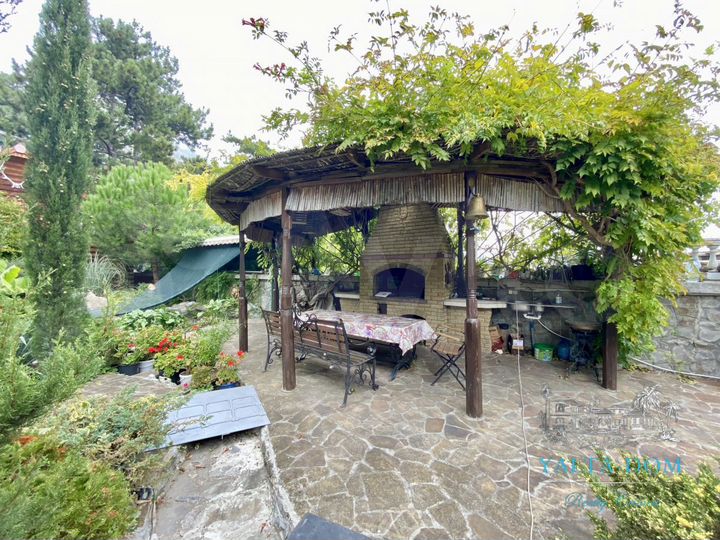 Дом 550 м² на участке 14 сот.