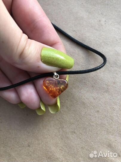 Подвеска с янтарём из Латвий
