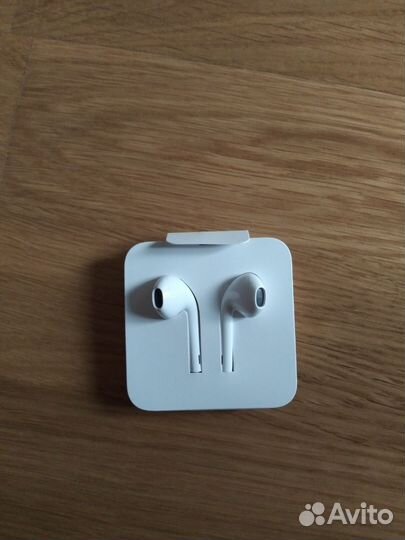 Наушники Apple EarPods с Lightning Connector