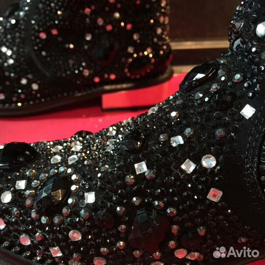 Сапоги расшитые камнями