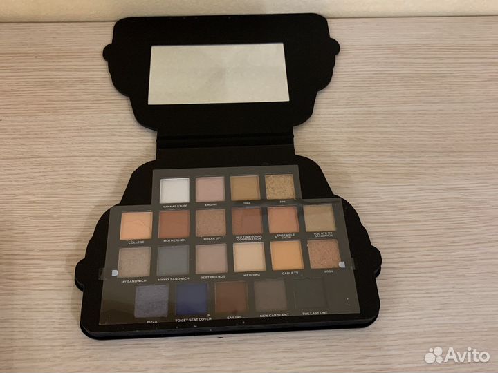 Палетка теней Revolution доя глаз