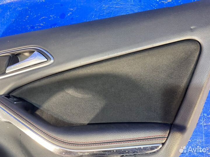 Обшивка двери задняя правая Mercedes-Benz