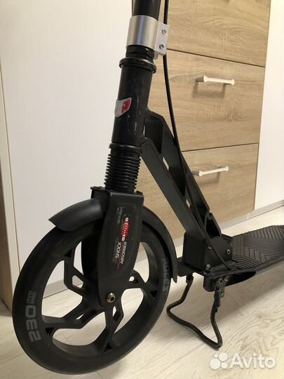 Самокат Roces 230 Lux, черный