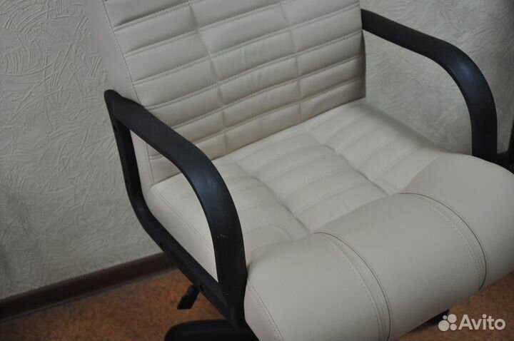 Компьютерное кресло 