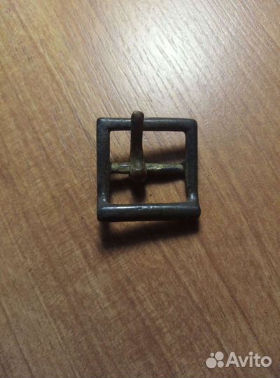 Пряжка подбородочного ремня