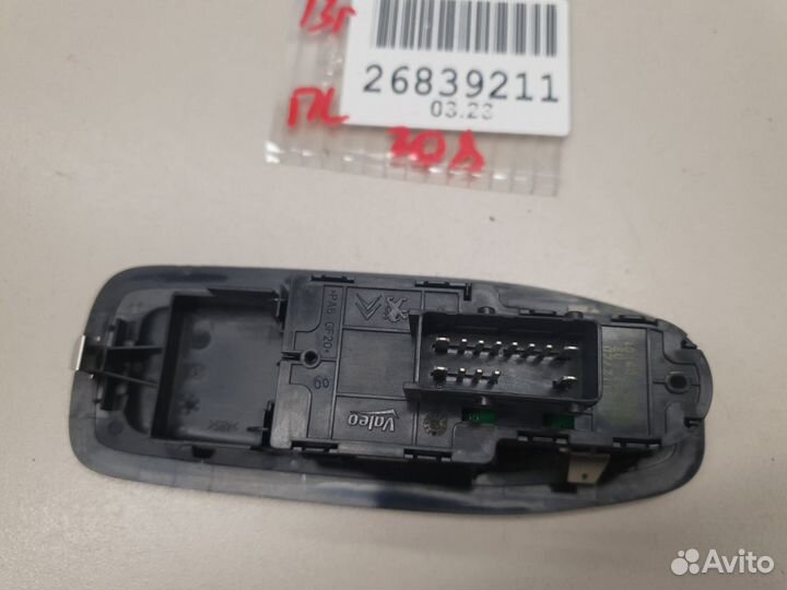 Блок управления стеклоподъемниками Peugeot 208 201