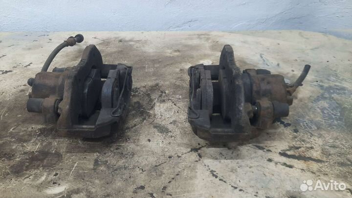 Супорт передний левый/правый mazda 3 bk