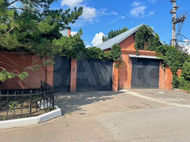 Коттедж 307 м² на участке 18 сот.