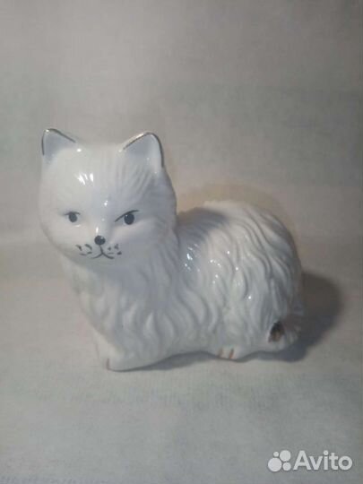 Фарфоровая статуэтка