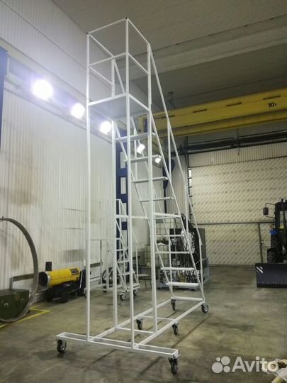 Лестница передвижная