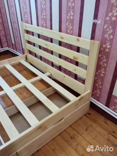 Кровати из массива дерева