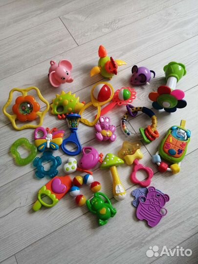 Погремушки и заводные игрушки пакетом