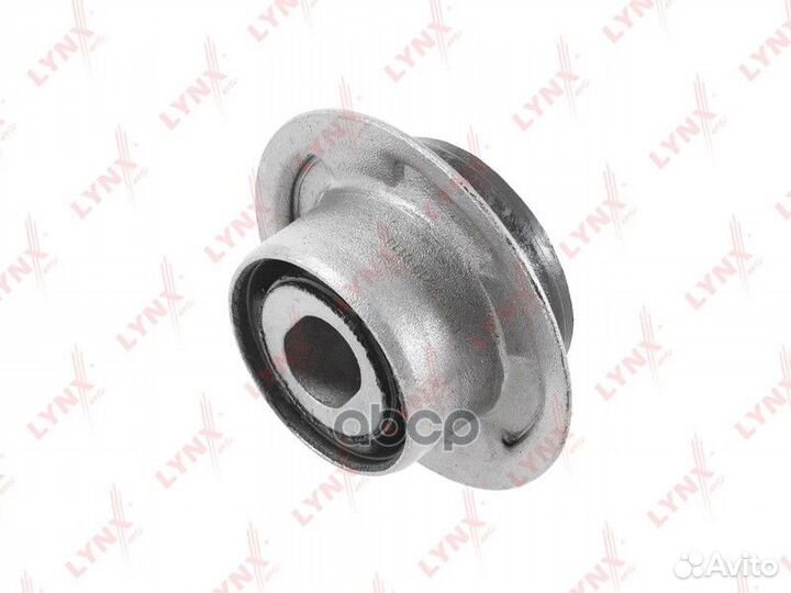 Сайлентблок передний верхний левый подрамника з