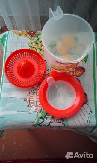 Набор - соковыжималка для цитр. +емк