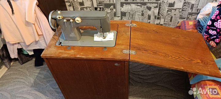 Швейная ножная машинка Трюмо трельяж бу