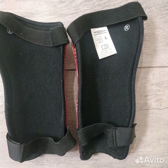 Футбольные щитки Umbro