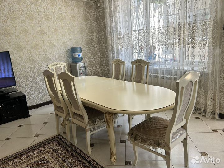 Стол со стульями