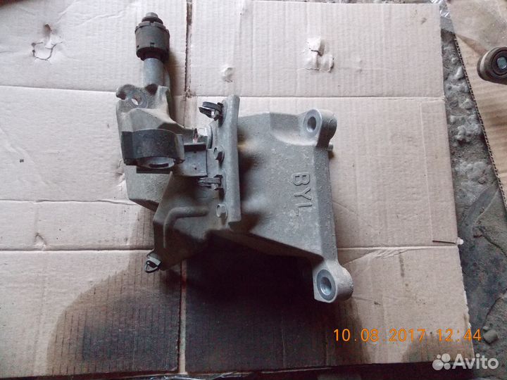 Infiniti FX30 QX70 Подушка двигателя