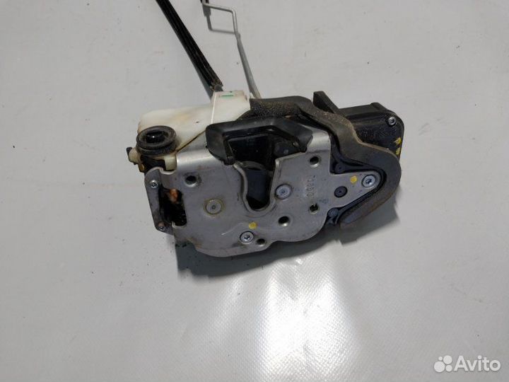 Замок двери задний правый Chevrolet Cruze седан