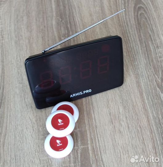 Кнпока вызова официанта и табло отображения вызова