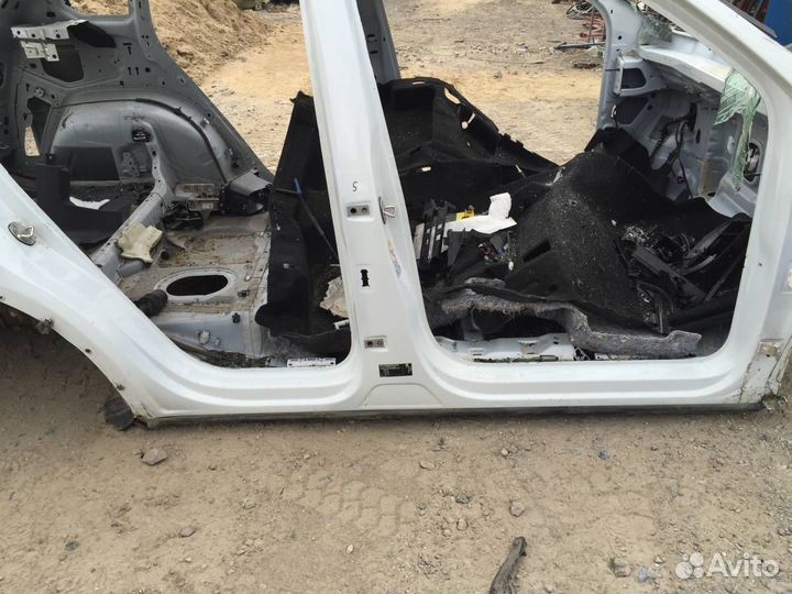 Панель боковая кузова/стойка правая Volkswagen Tiguan