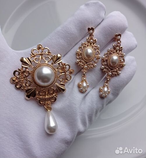 Комплект брошь+ серьги барокко. Новые