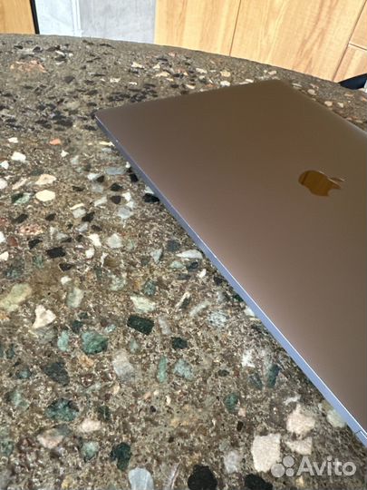 Apple MacBook Pro 15 2019 i9 16gb 512gb touch bar