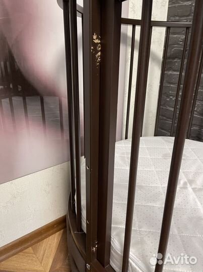 Кроватка и комод пеленальный + 2 матраса