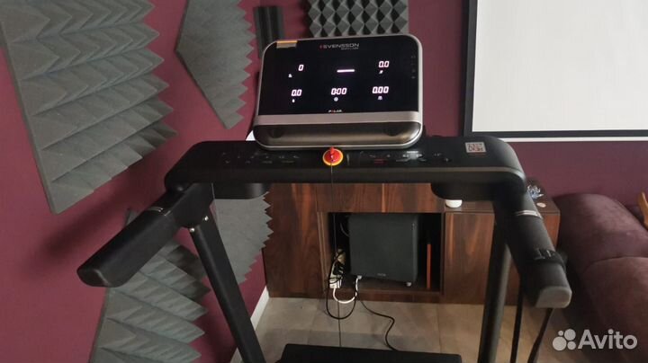 Электрическая беговая дорожка с амортизацией и кар