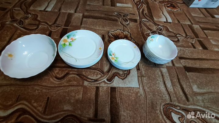 Посуда,кружки,хрусталь, торшер