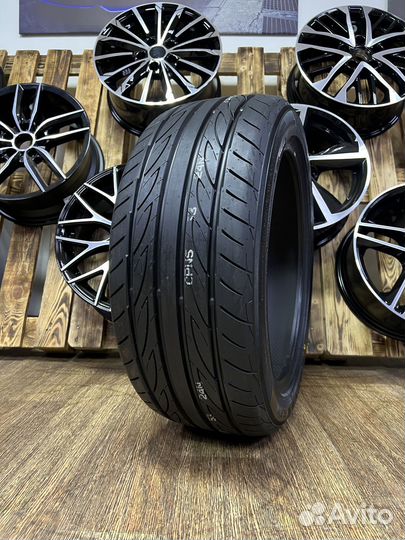 Yokohama Advan Fleva V701 245/35 R18 92W