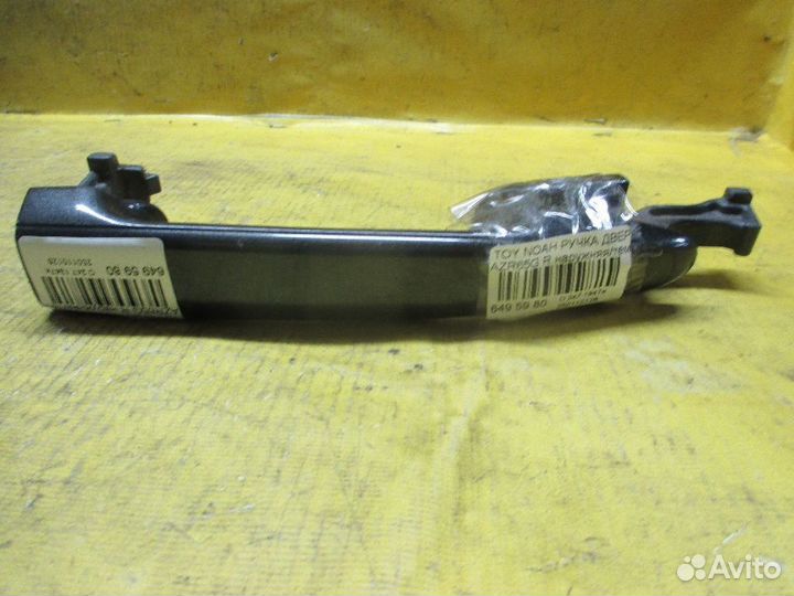 Ручка двери Toyota Noah AZR65G (Заднее)