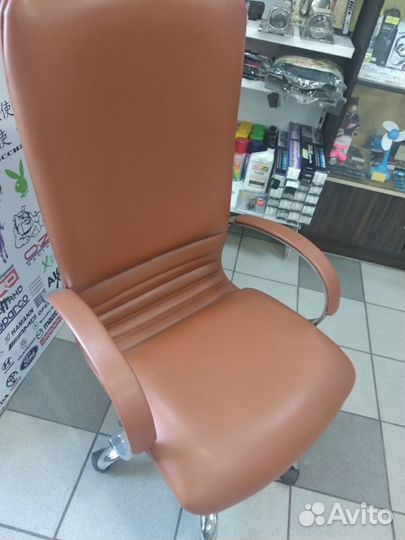 Офисное кресло