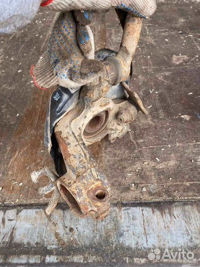 Поворотный кулак передний правый Skoda Fabia 2