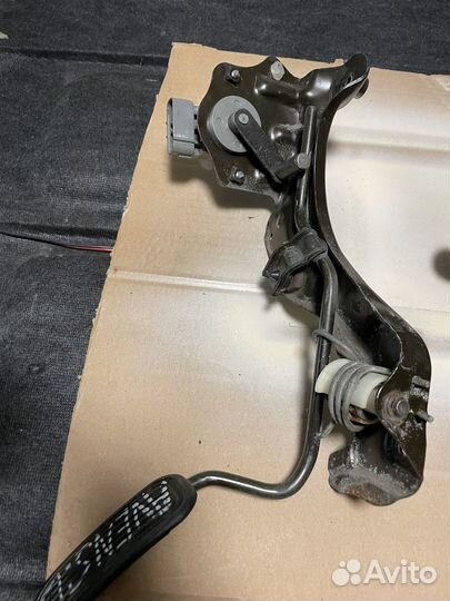 Педаль газа Тойота Avensis и другое мотора 2С те