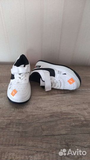 Кроссовки детские новые