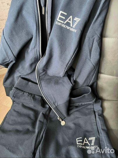 Спортивный костюм EA7 новый женский