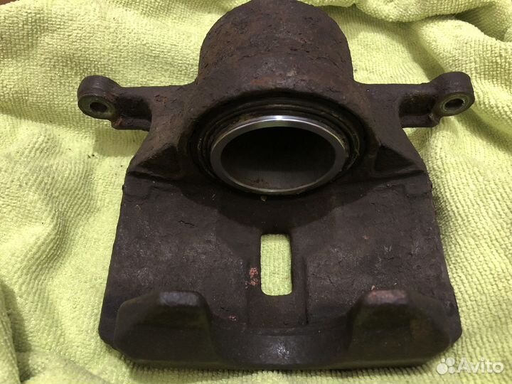 Суппорты передние Nissan