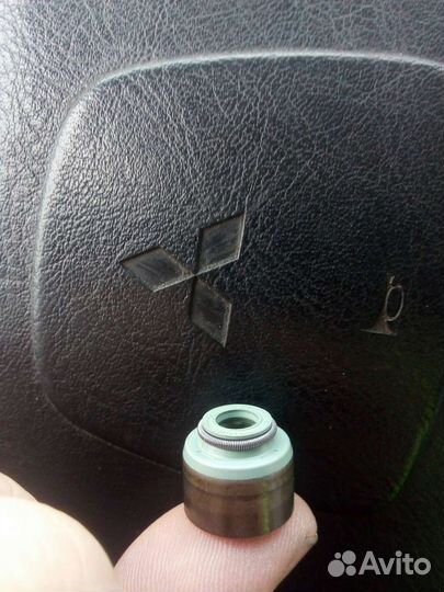 Маслосьемный колпачек митсубиси