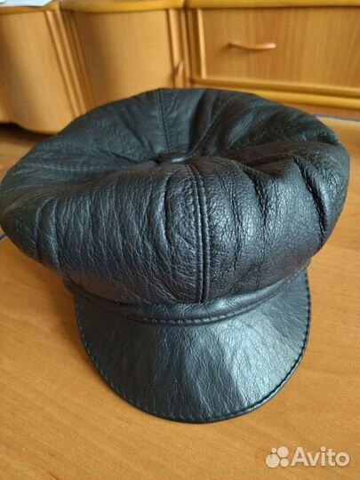 Кепка кожаная женская