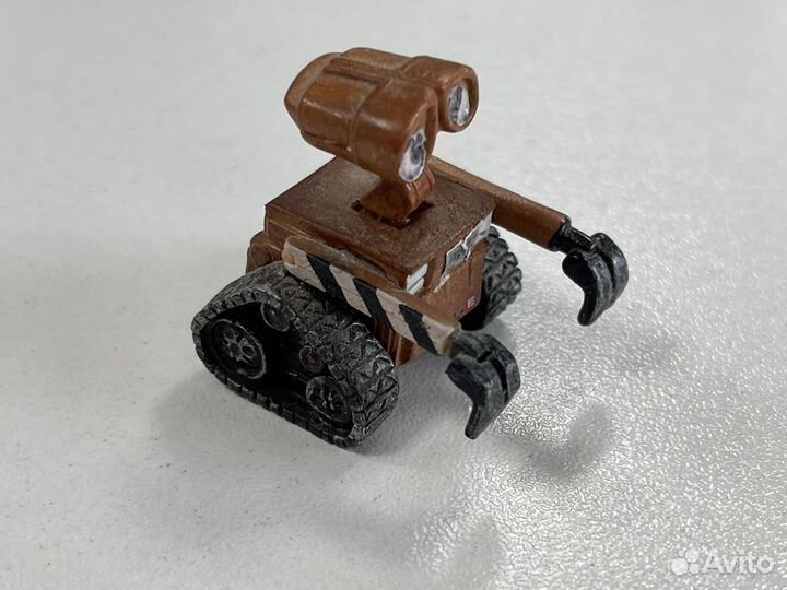 Бронь. Игрушки из киндера - робот Валли Wall-e
