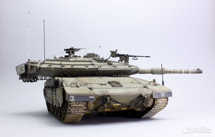 Модель танка Merkava Mk. IV LIC с футляром