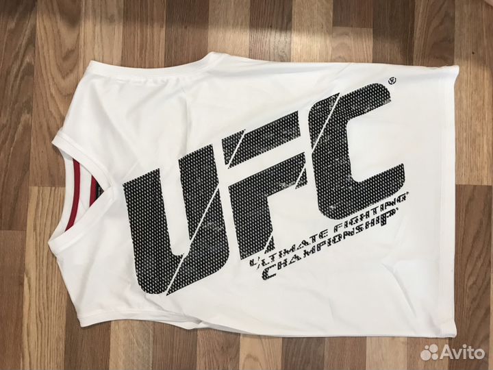 Комплект бойцовской экипировки UFC