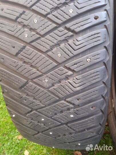 Goodyear UltraGrip 215/55 R17