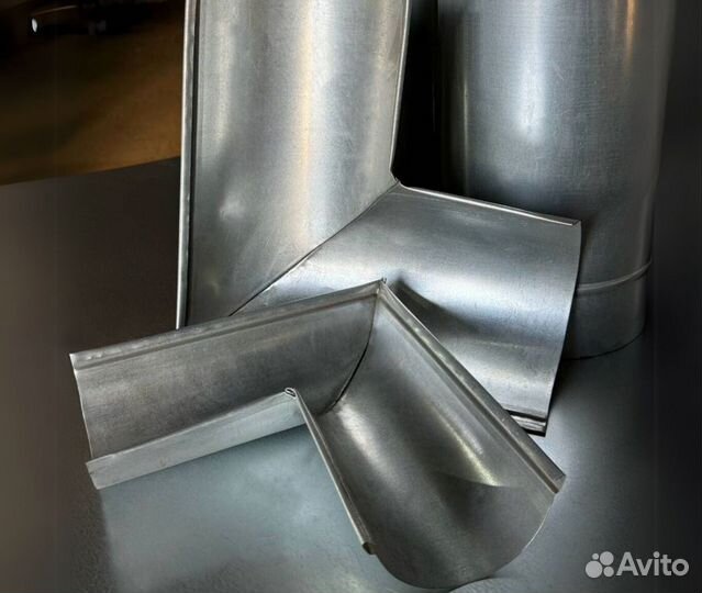 Угол желоба металлический