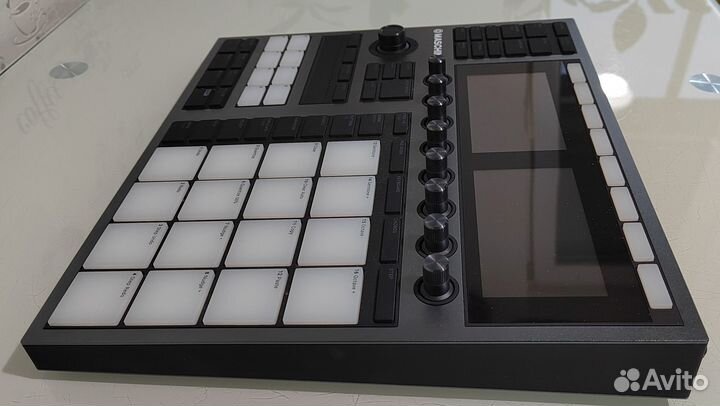 Native Instruments Maschine plus