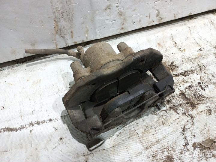 Передний левый суппорт Ford Focus 2