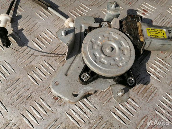 Моторчик стеклоподъемника передний левый Ssangyong